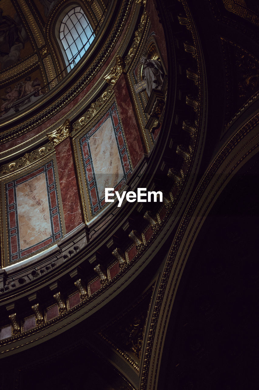 LOW ANGLE VIEW OF DOME OF BUILDING