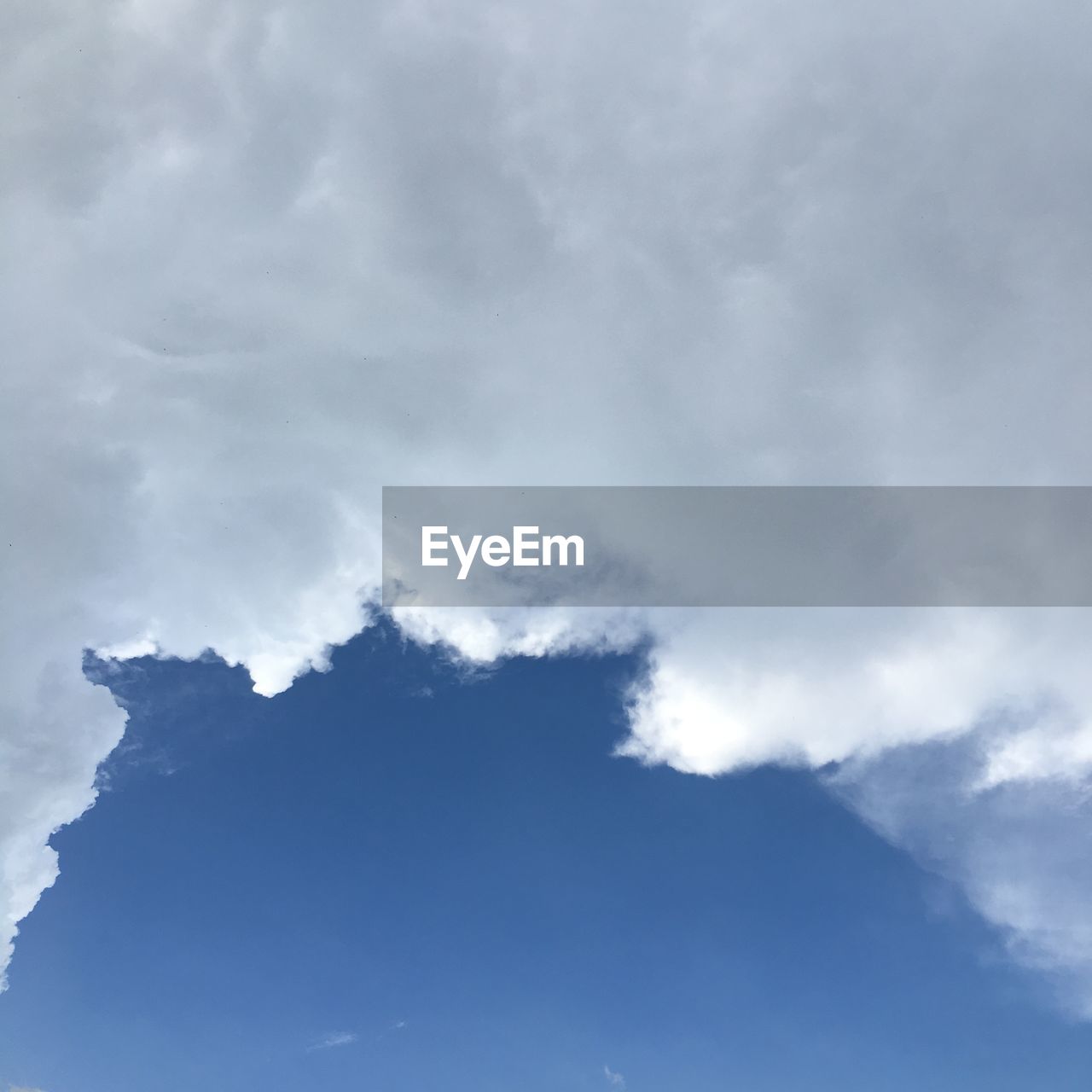 LOW ANGLE VIEW OF CLOUDY SKY