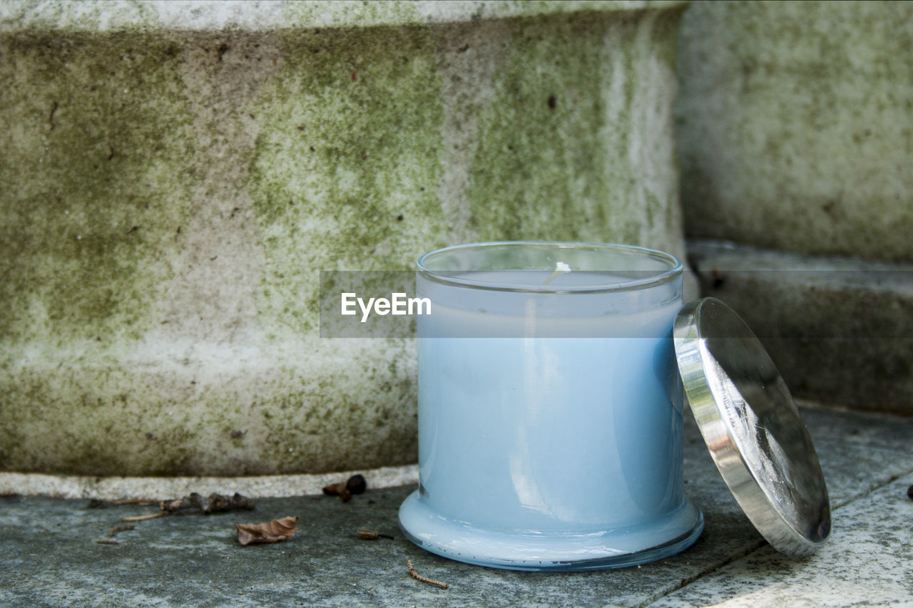 CLOSE-UP OF DRINK IN GLASS