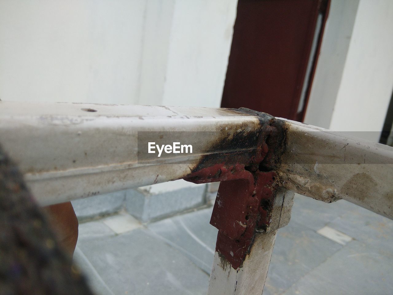 CLOSE-UP OF WATER PIPE ON RUSTY METAL