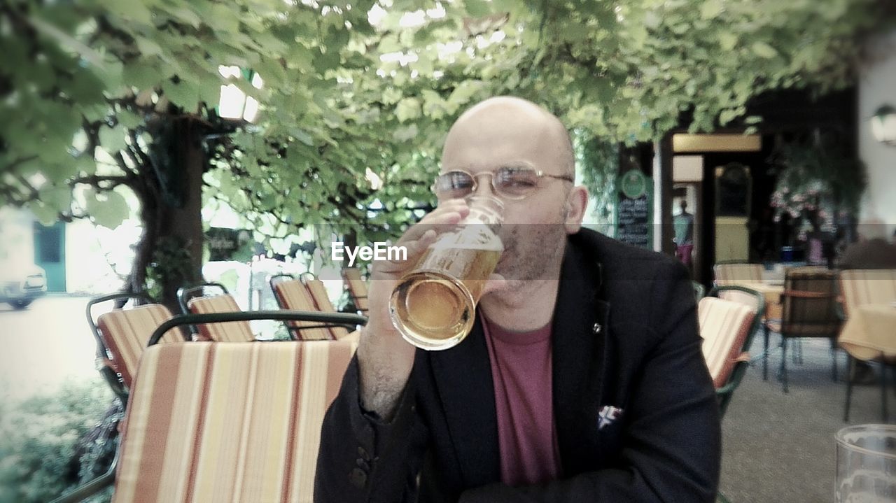 MIDSECTION OF MAN DRINKING DRINK