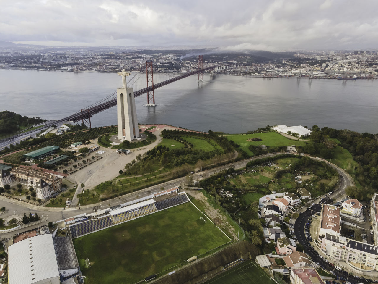 HIGH ANGLE VIEW OF RIVER AMIDST BUILDINGS AGAINST SKY