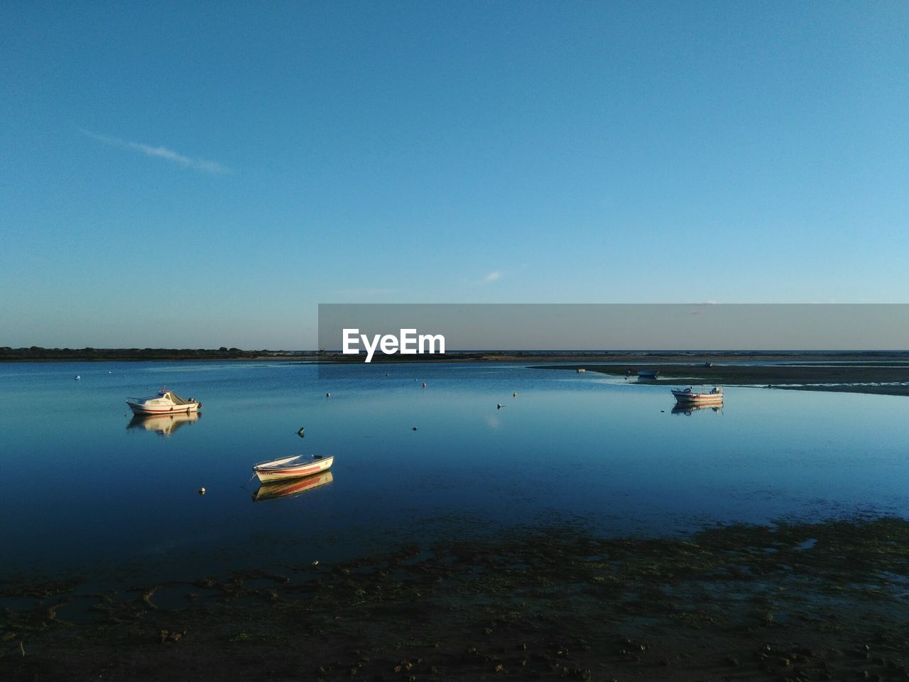 BOAT IN SEA AGAINST SKY