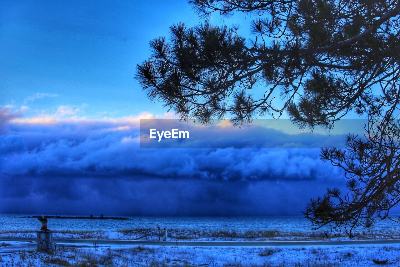 SCENIC VIEW OF SEA AGAINST BLUE SKY