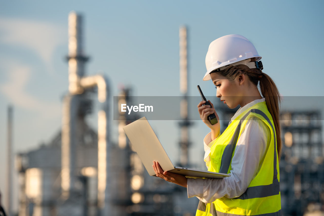Engineer inspecting in industrial oil refinery. industry 4.0 concept. background blurred concept.