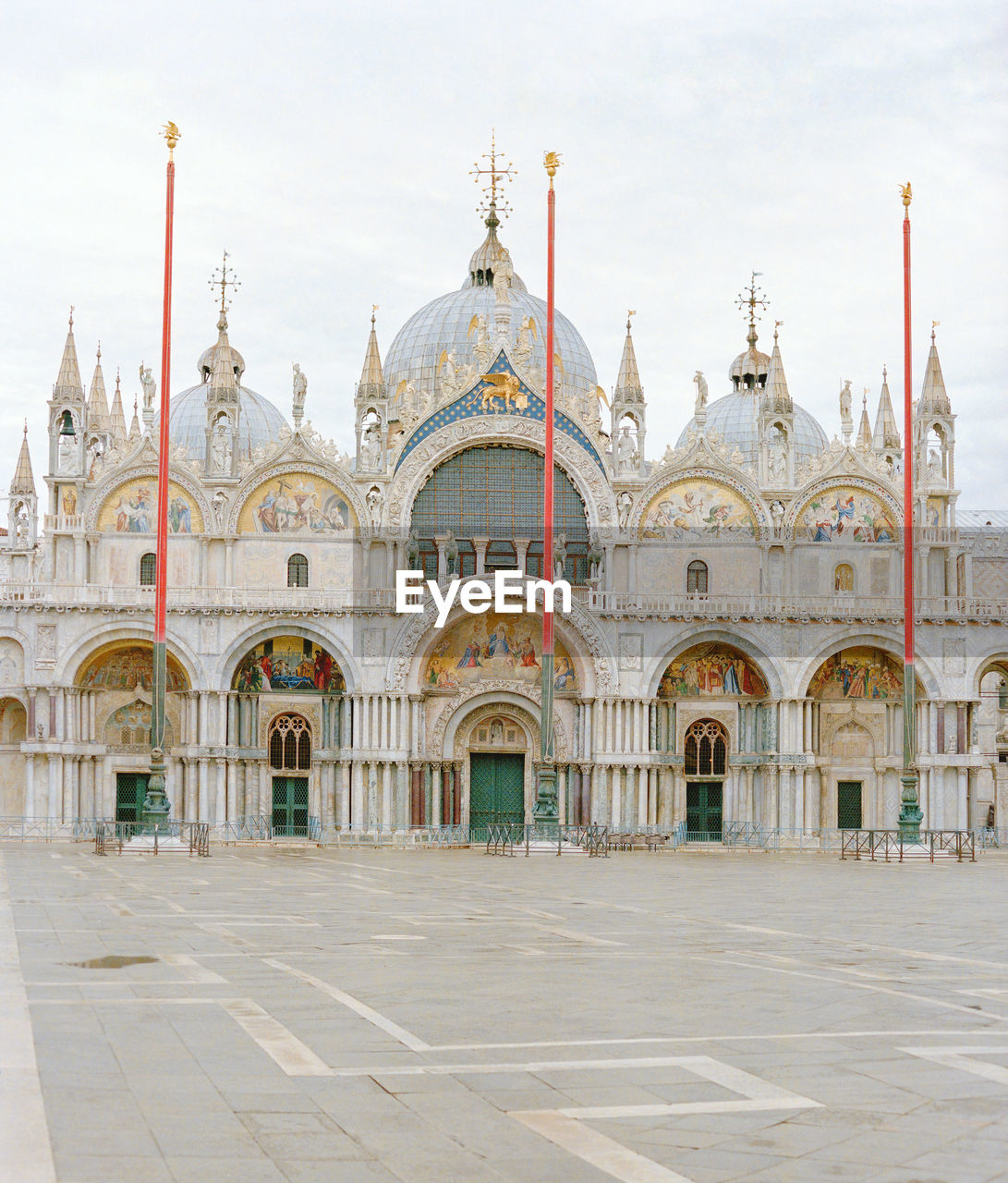 Piazza san marco empty during covid19 travel restrictions 