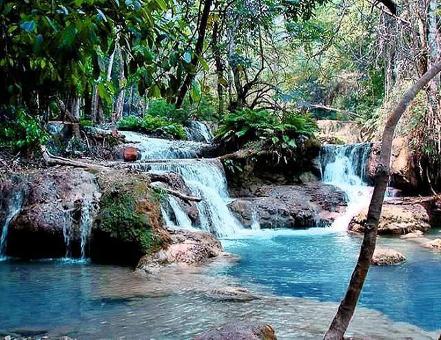 SCENIC VIEW OF RIVER FLOWING THROUGH ROCKS