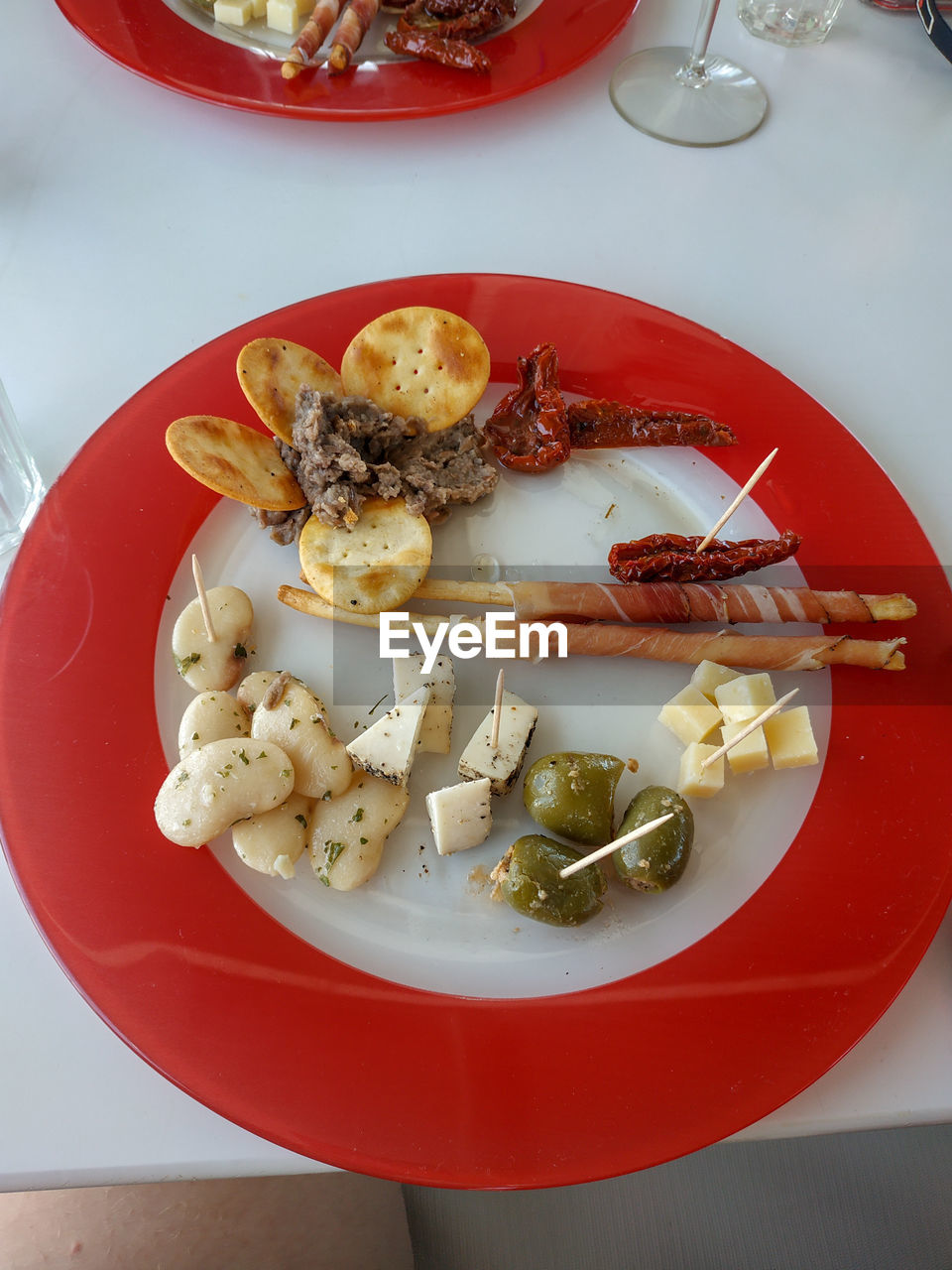 HIGH ANGLE VIEW OF FOOD SERVED ON TABLE