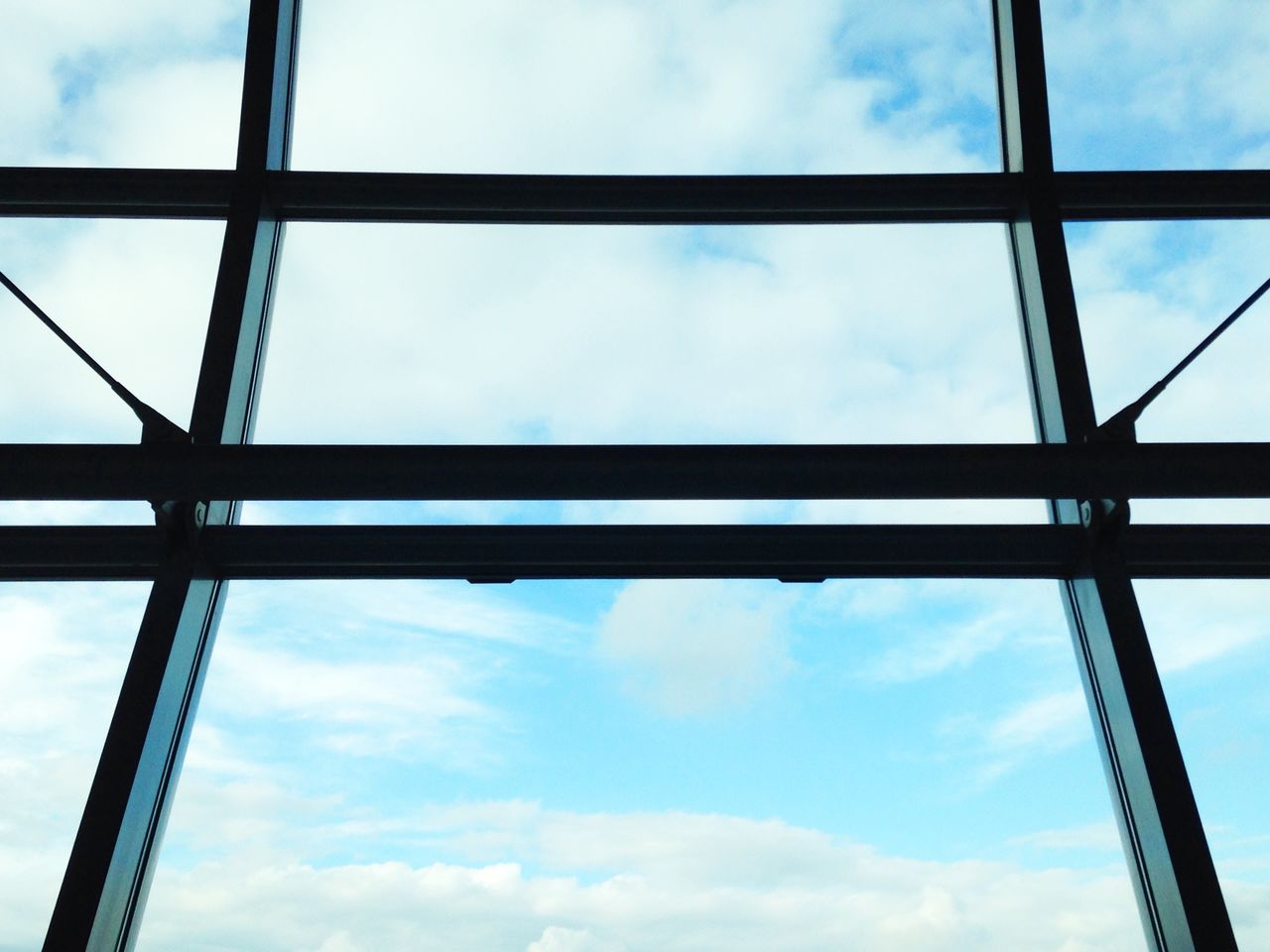 Cloudy sky seeing through glass roof