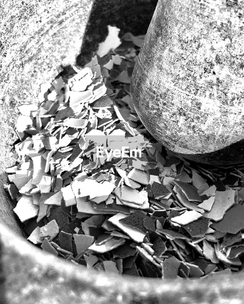 HIGH ANGLE VIEW OF PAPER ON LEAVES