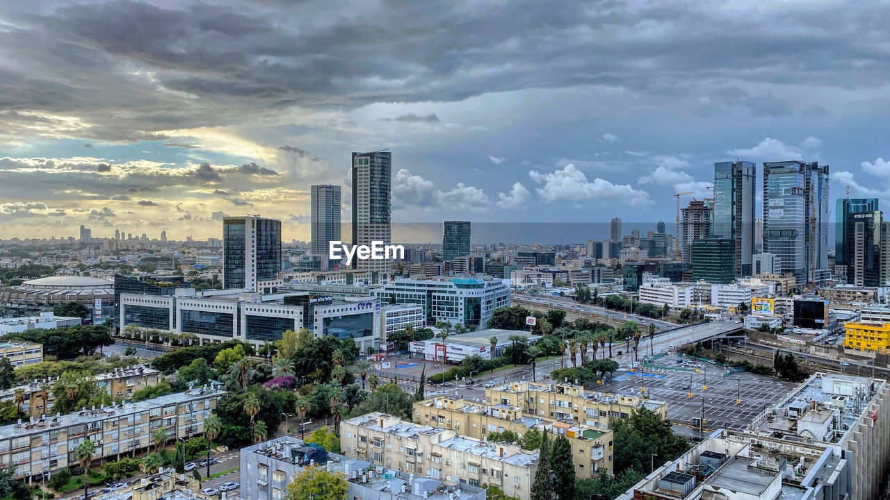 HIGH ANGLE VIEW OF BUILDINGS AGAINST SKY