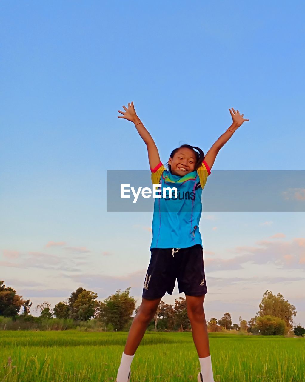 FULL LENGTH OF GIRL PLAYING ON FIELD AGAINST SKY