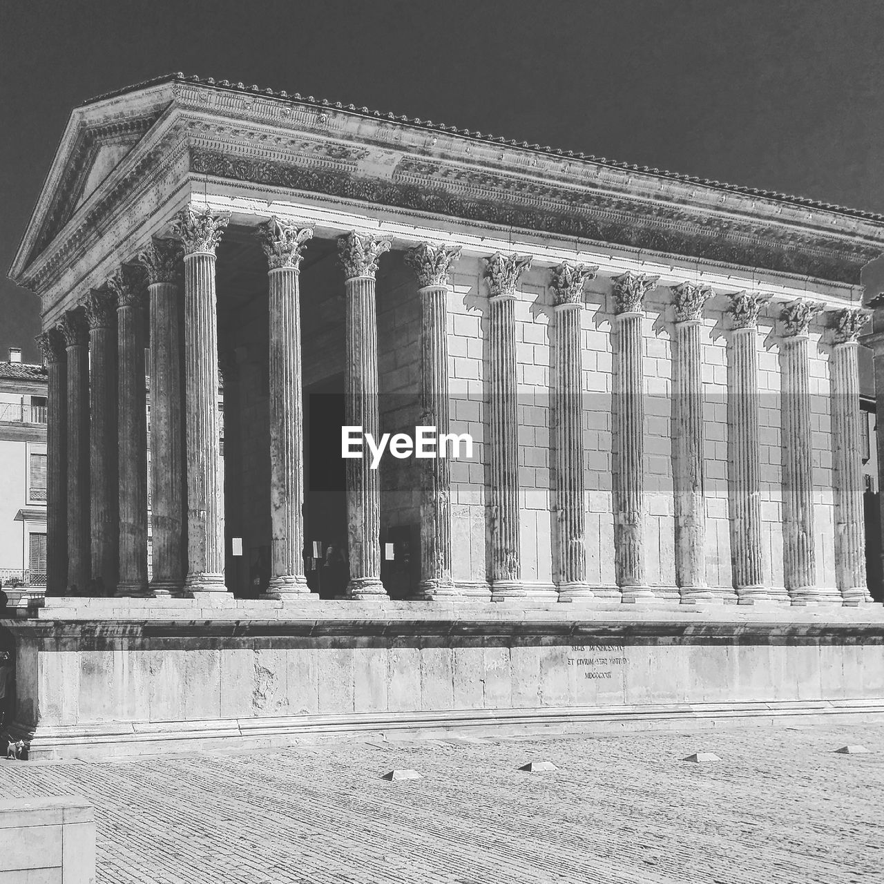 LOW ANGLE VIEW OF HISTORIC BUILDING AGAINST SKY