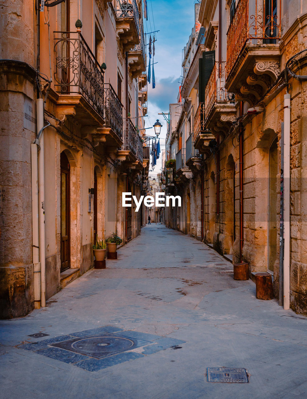 Characteristic alleyway in the historic centre of ortigia, syracuse