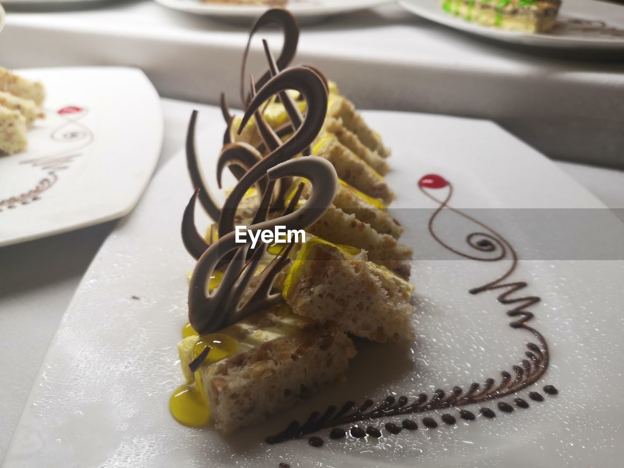 HIGH ANGLE VIEW OF DESSERT ON TABLE