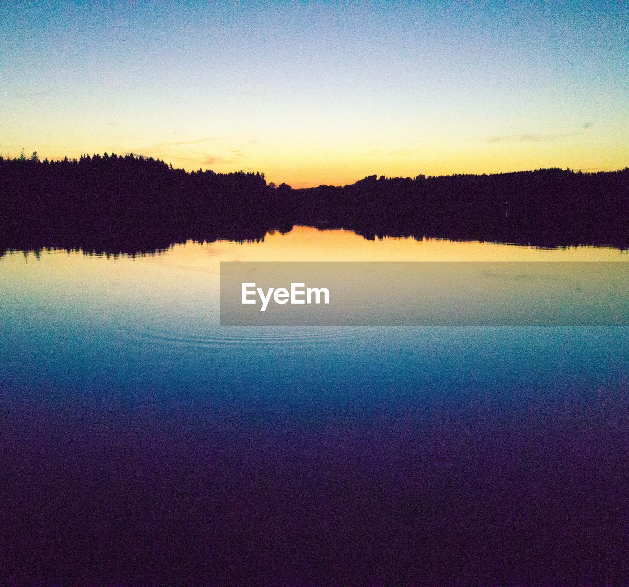 SCENIC VIEW OF LAKE BY SILHOUETTE TREES AGAINST SKY