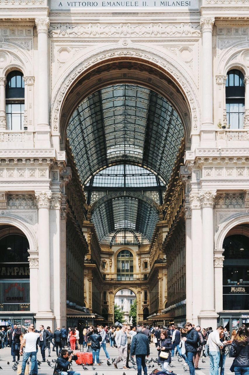 People at galleria vittorio emanuele ii