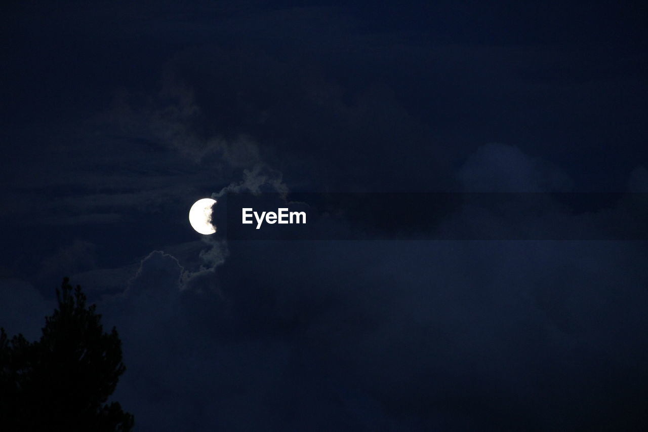 LOW ANGLE VIEW OF HALF MOON AGAINST SKY AT NIGHT