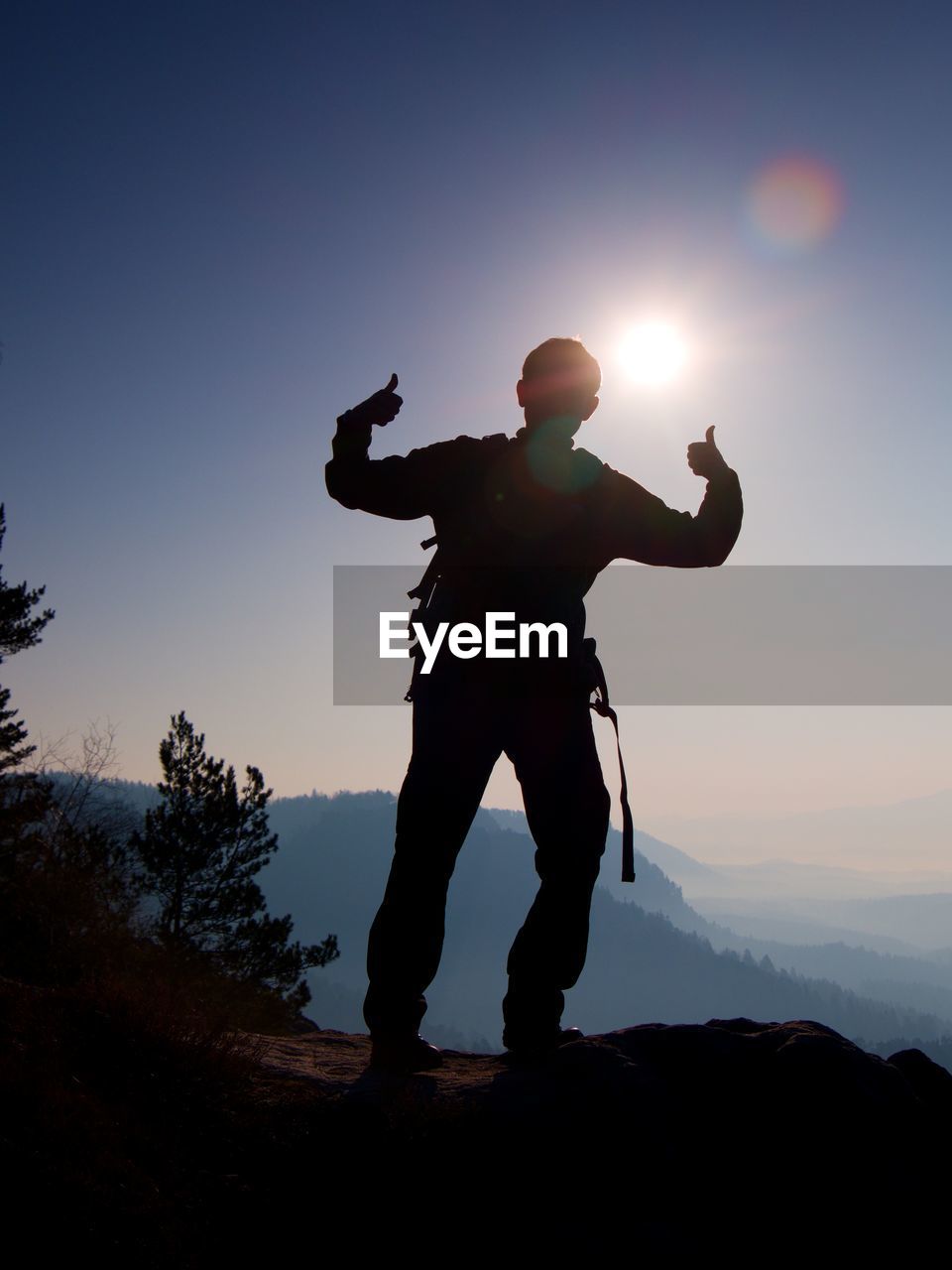 SILHOUETTE MAN STANDING BY SUN DURING SUNSET