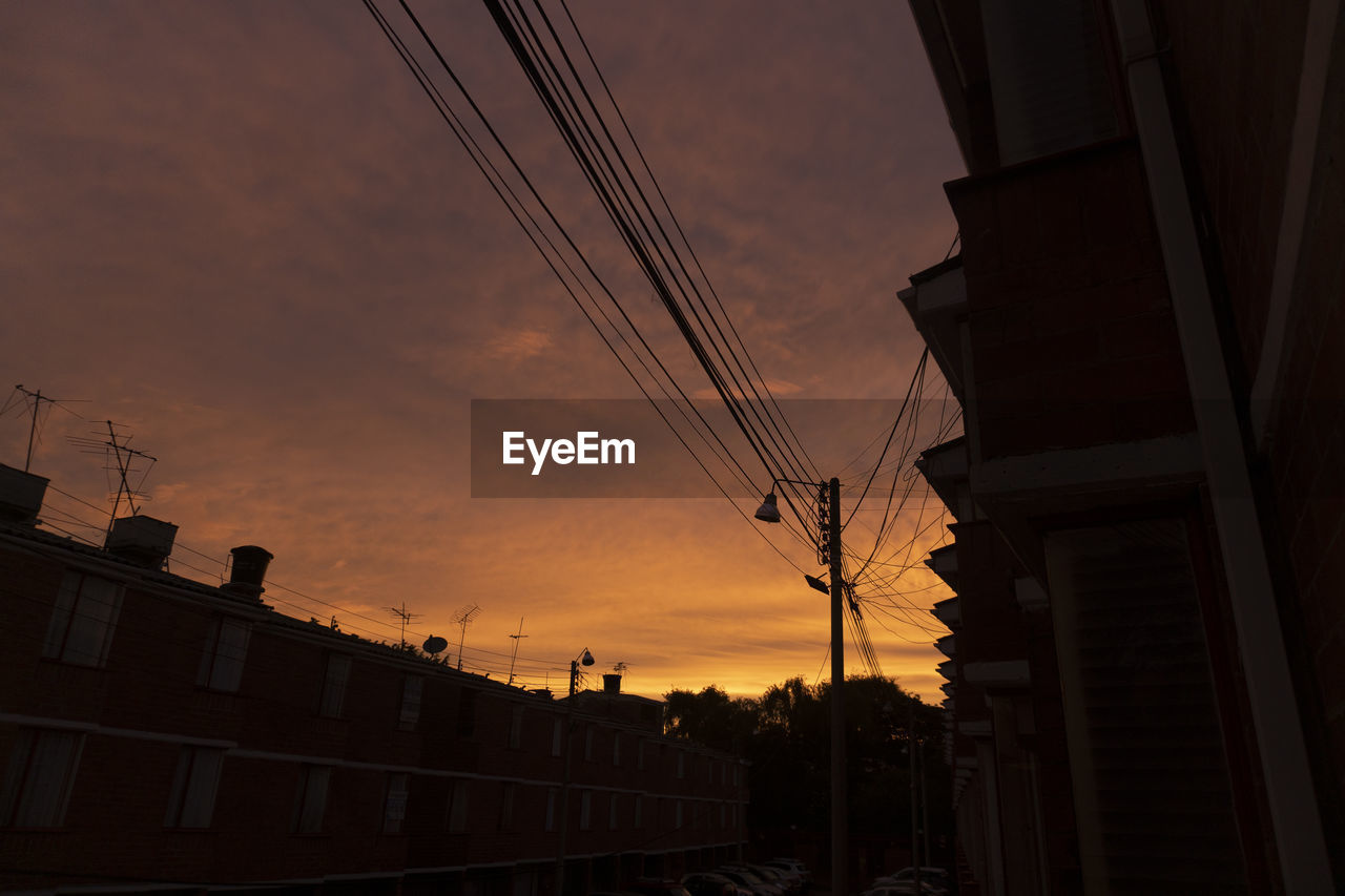 LOW ANGLE VIEW OF SILHOUETTE BUILDINGS AGAINST SKY