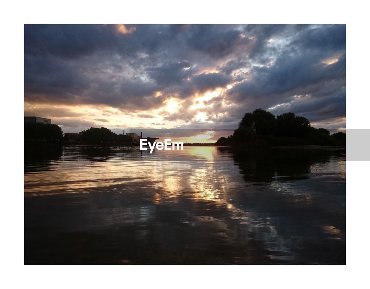 SCENIC VIEW OF RIVER AT SUNSET