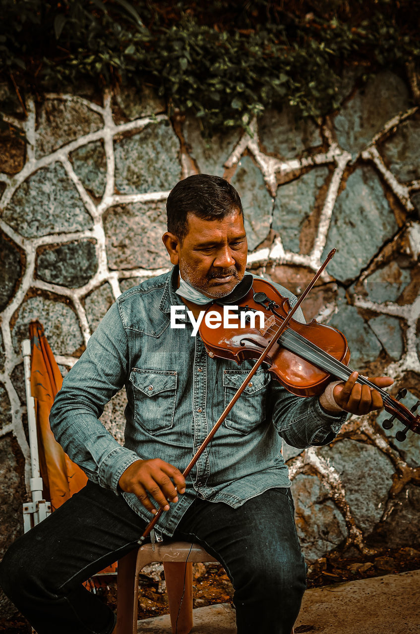 Old man playing violin