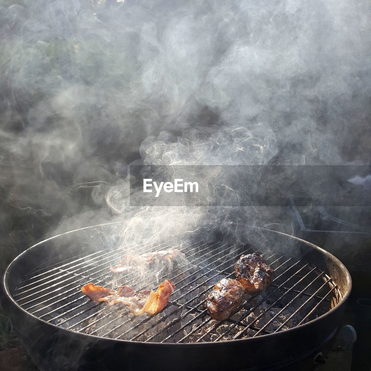 Smoking barbecue