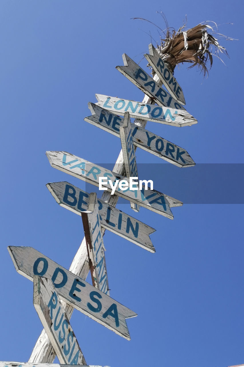 LOW ANGLE VIEW OF INFORMATION SIGN AGAINST CLEAR SKY