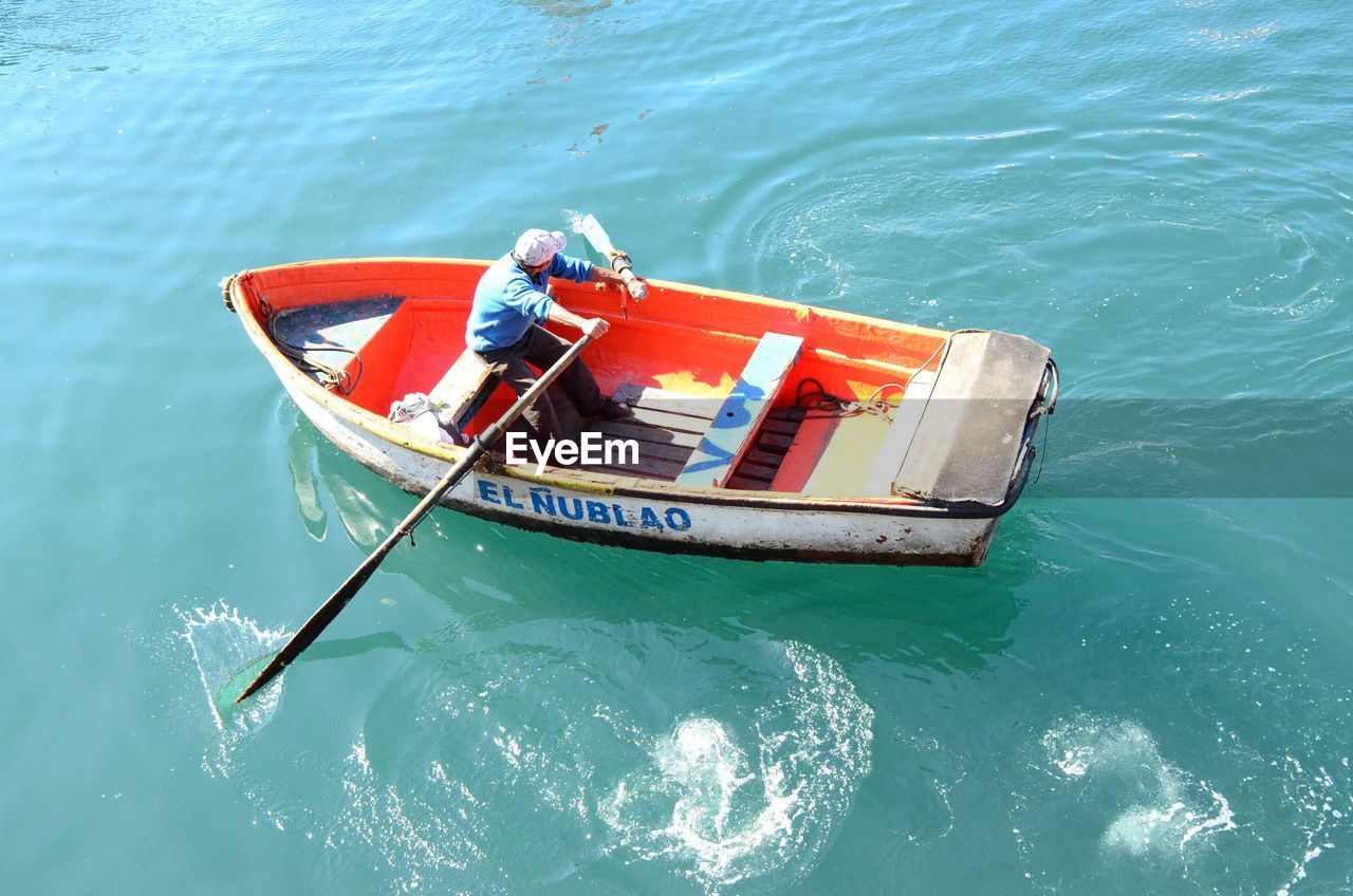 HIGH ANGLE VIEW OF MAN IN SEA