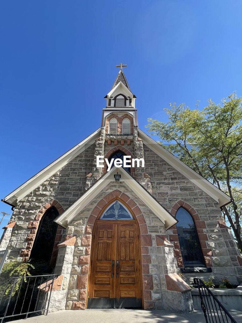 LOW ANGLE VIEW OF CATHEDRAL AGAINST SKY
