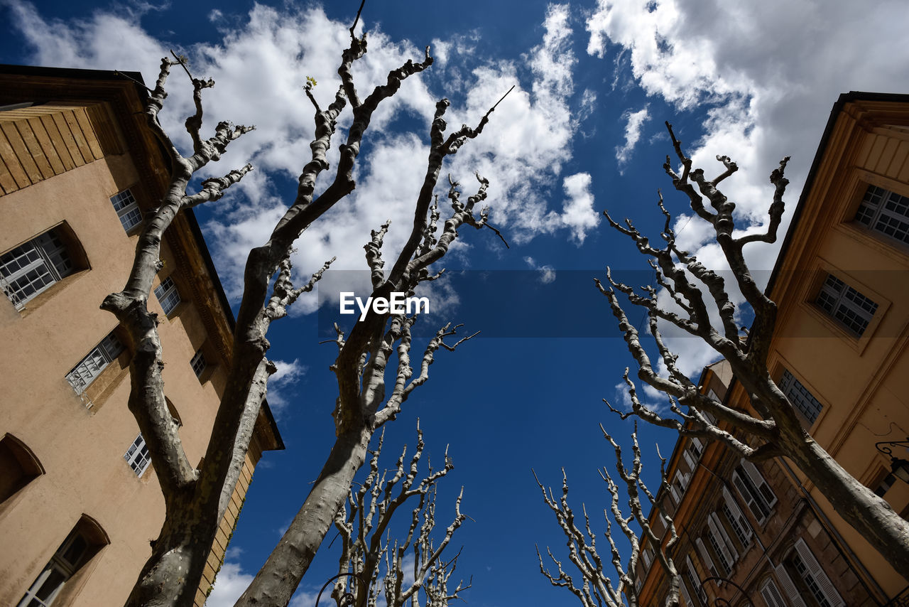 LOW ANGLE VIEW OF BUILDINGS AGAINST SKY