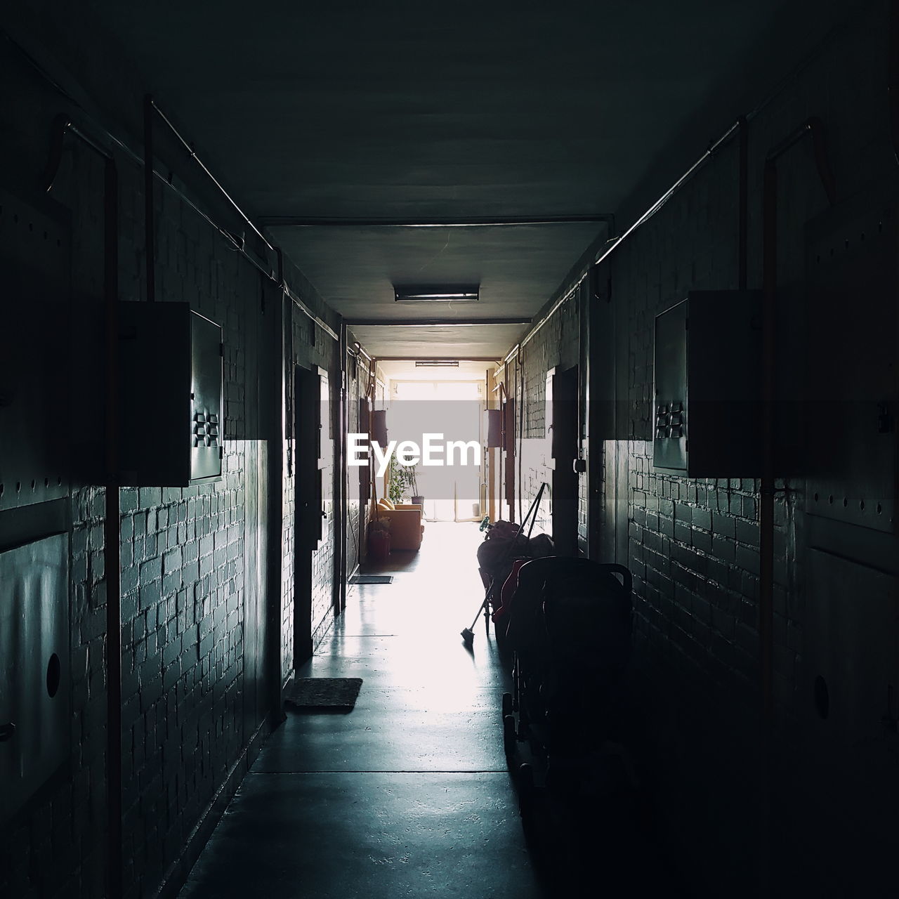 INTERIOR OF EMPTY CORRIDOR OF BUILDING