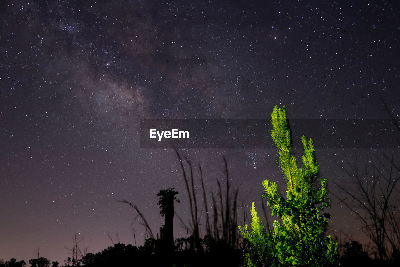 Light painting with milky way