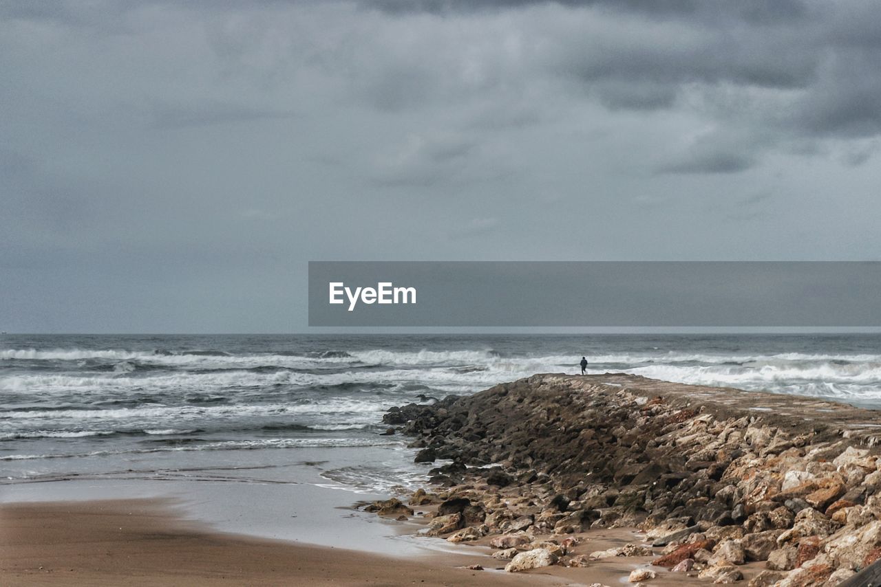 VIEW OF SEA AGAINST SKY