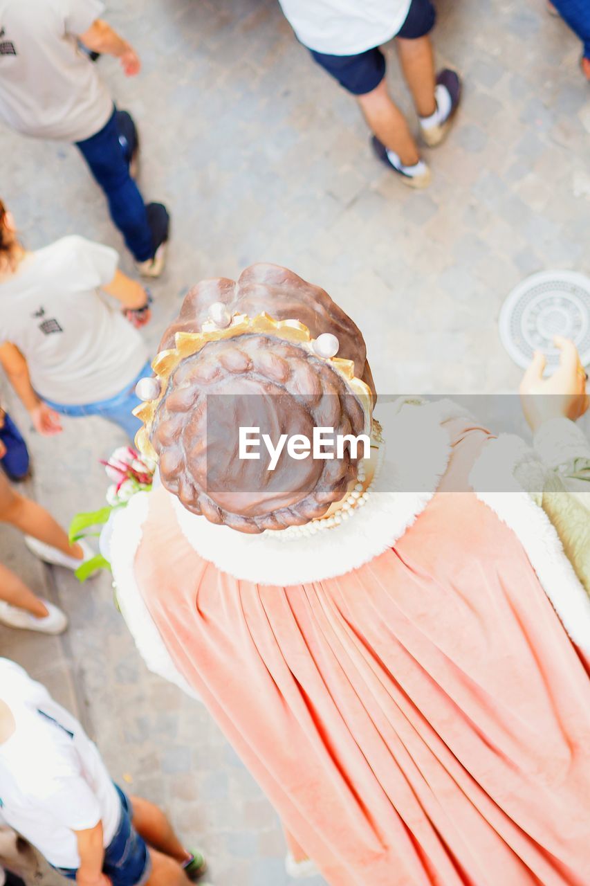 HIGH ANGLE VIEW OF PEOPLE HOLDING FOOD