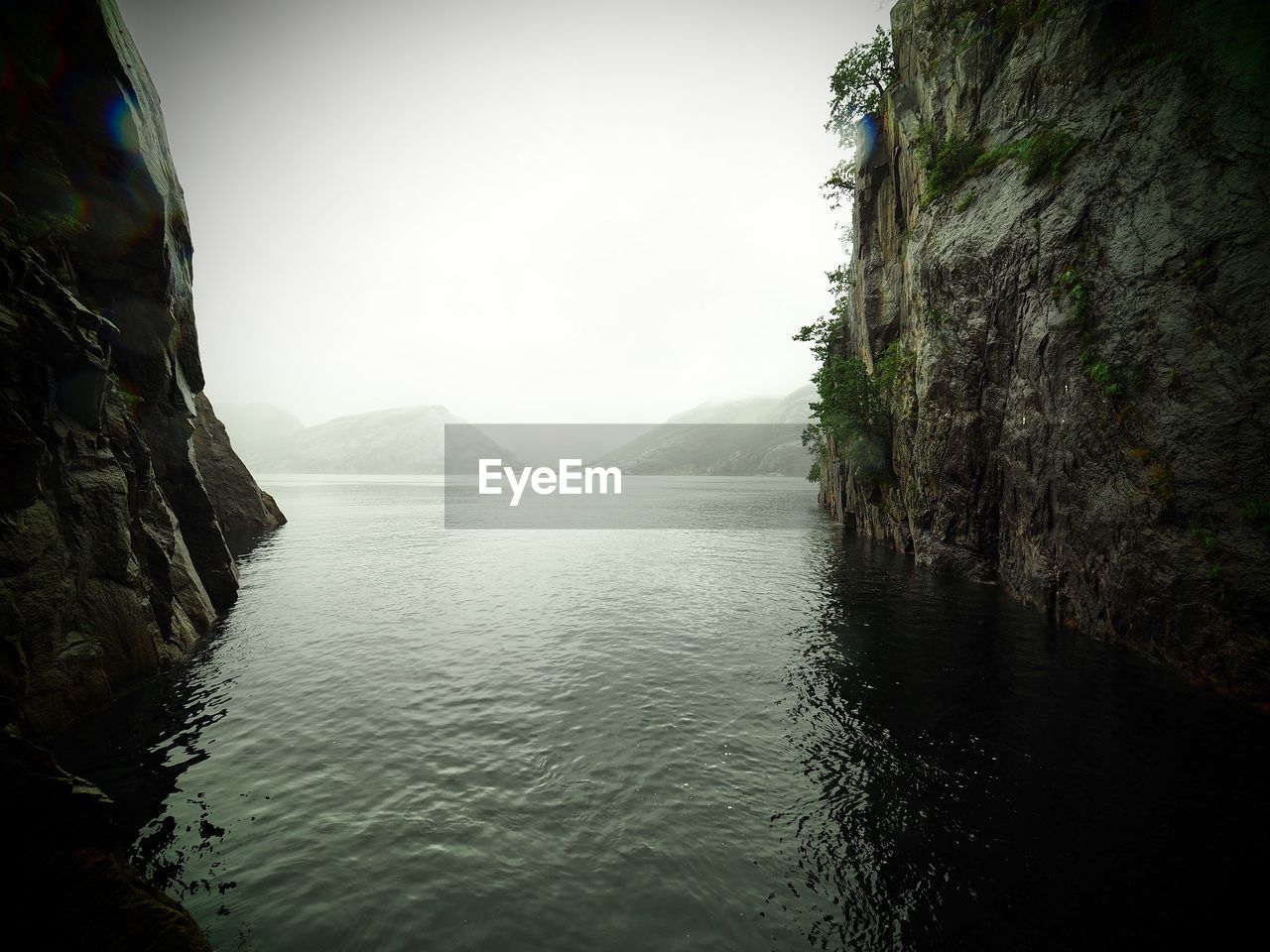 VIEW OF RIVER AGAINST SKY