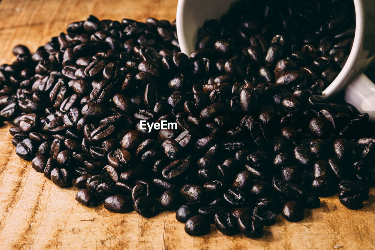 CLOSE-UP OF COFFEE BEANS IN CUP