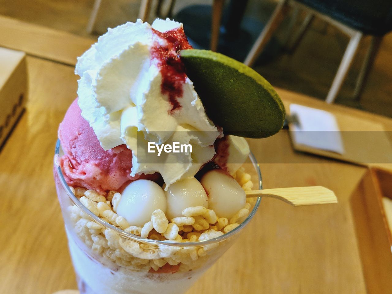 CLOSE-UP OF ICE CREAM IN PLATE