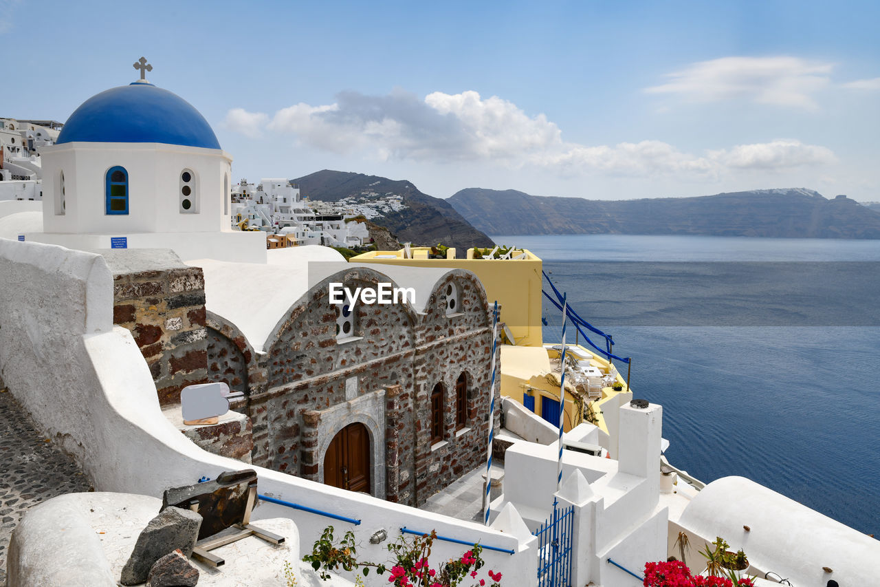 PANORAMIC VIEW OF SEA AGAINST BUILDINGS