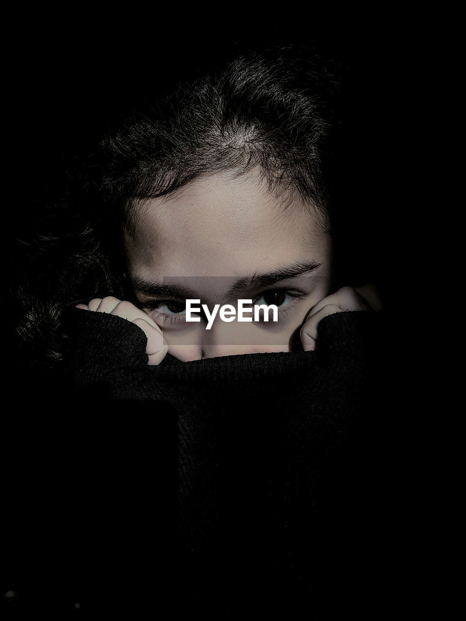 CLOSE-UP PORTRAIT OF BEAUTIFUL YOUNG WOMAN IN DARK