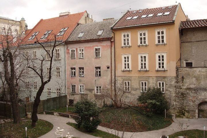 BUILDINGS IN CITY AGAINST SKY