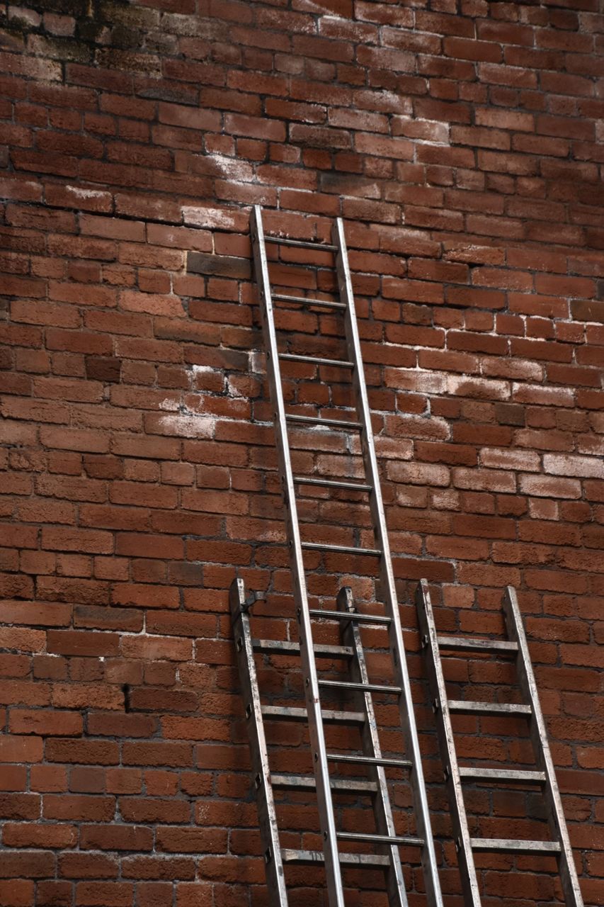 FULL FRAME OF BRICK WALL