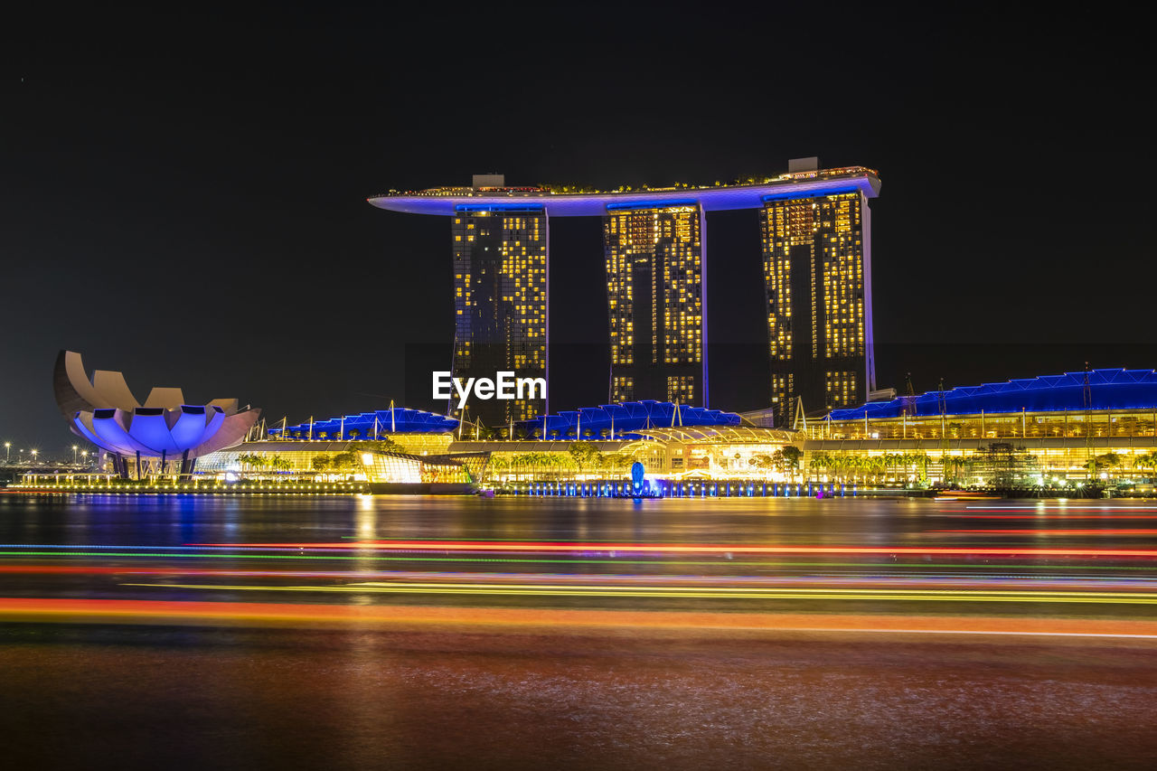 LIGHT TRAILS ON ILLUMINATED BUILDING