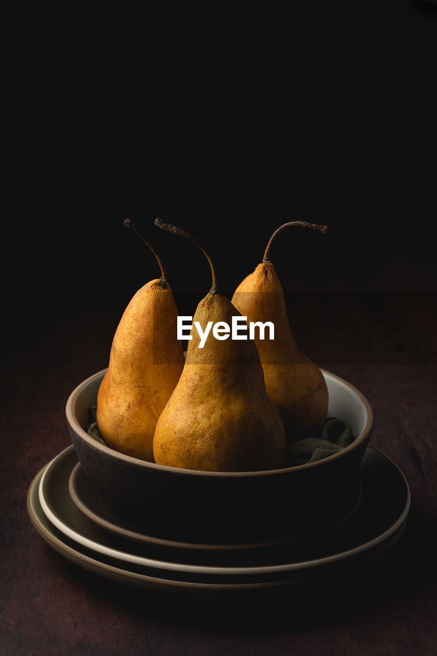 Close-up of pears in bowl on table