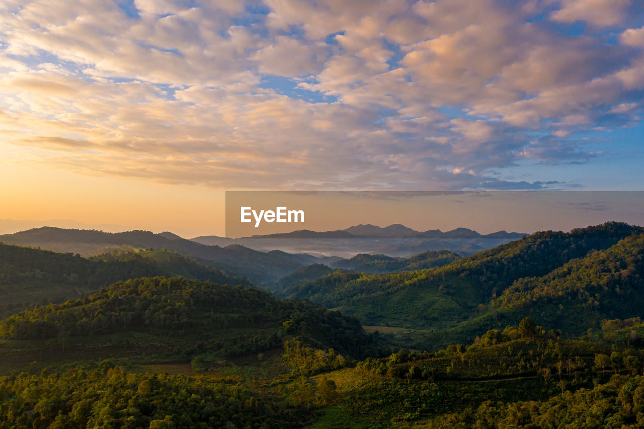 SCENIC VIEW OF LANDSCAPE AND MOUNTAINS AGAINST SKY DURING SUNSET