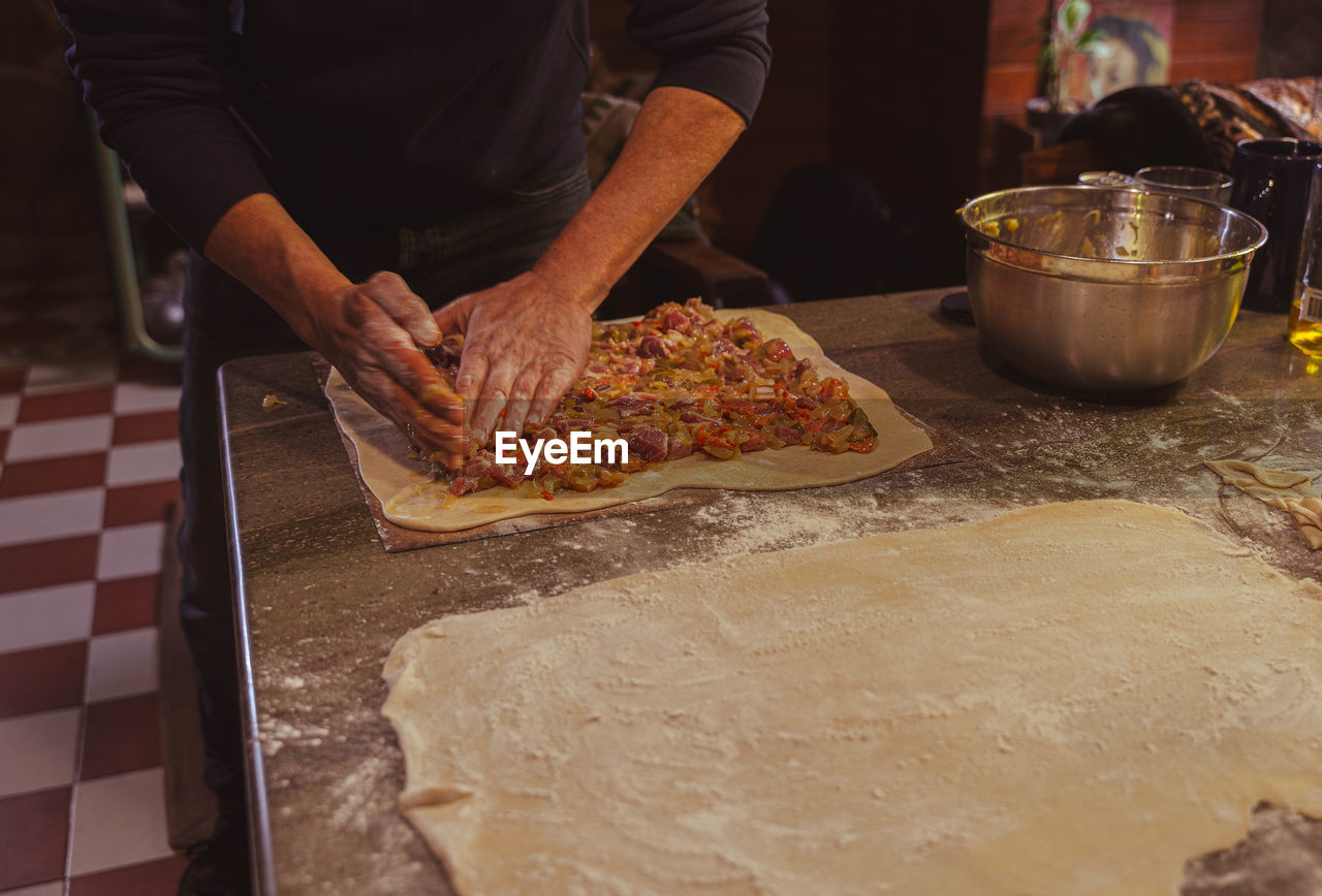 Preparing an empanada