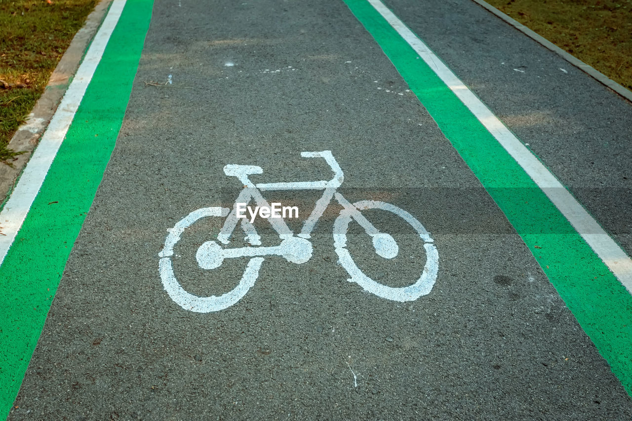 HIGH ANGLE VIEW OF SIGN ON ROAD