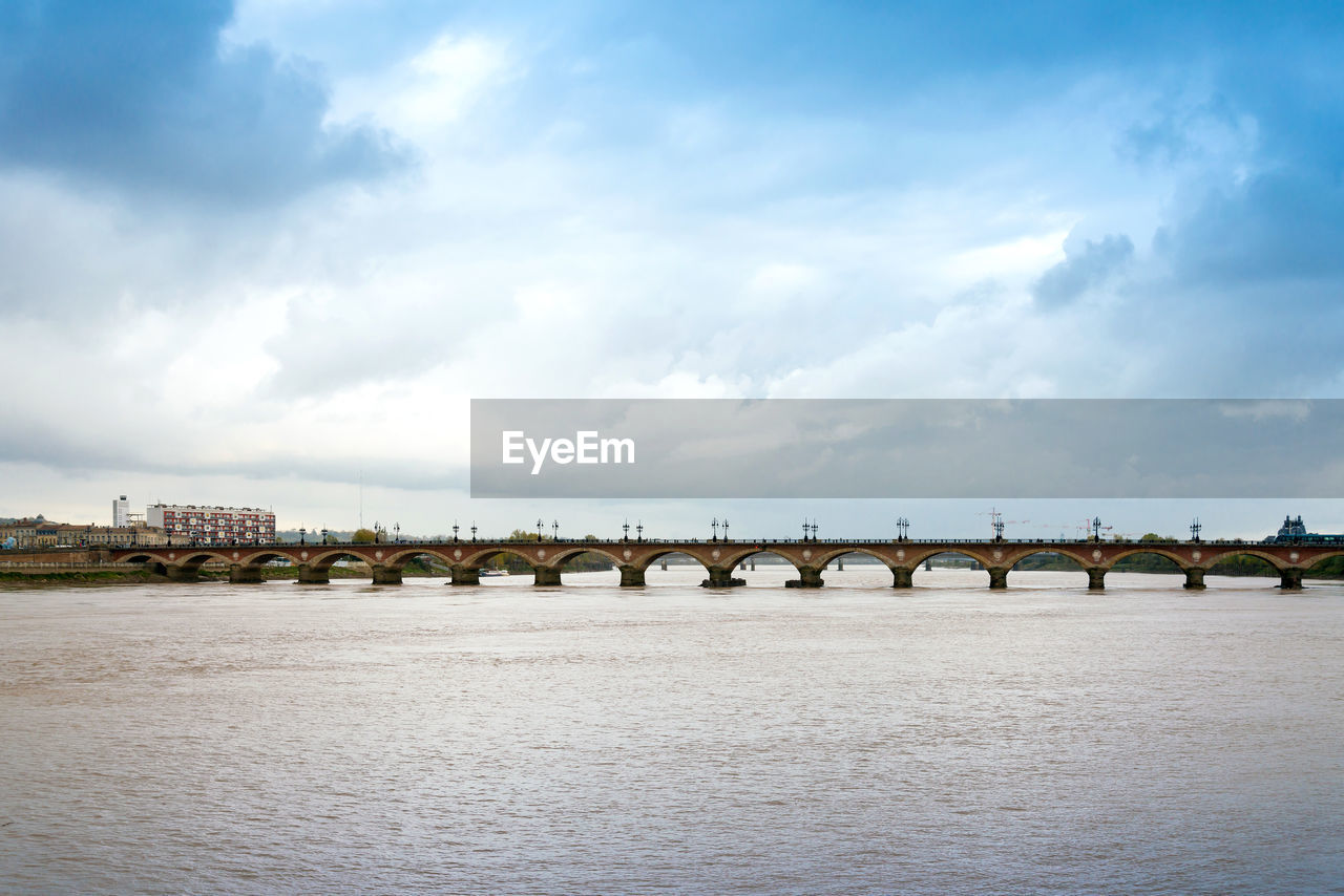 Pont de pierre over garonne river against sky