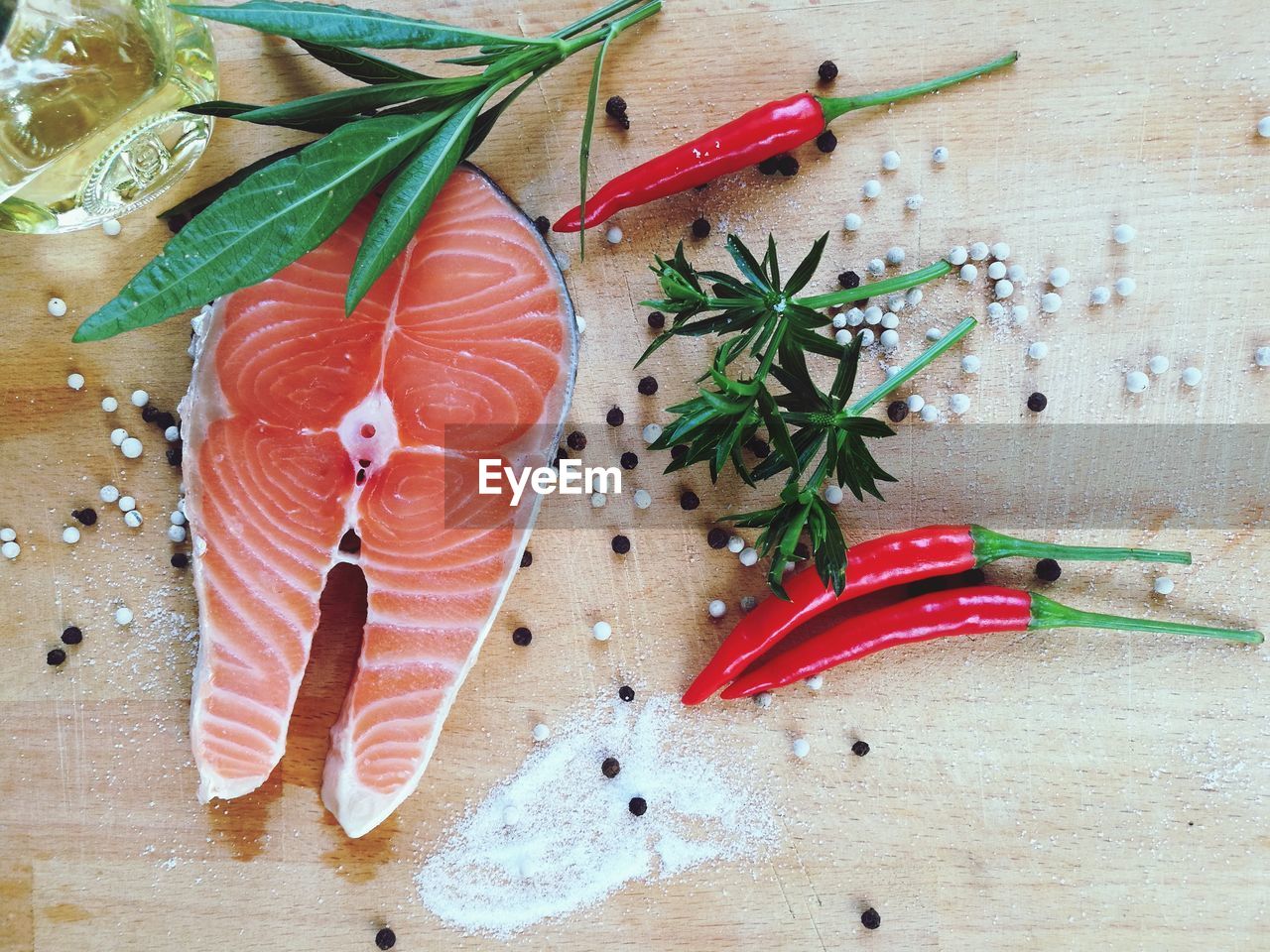 HIGH ANGLE VIEW OF RED CHILI PEPPERS ON TABLE