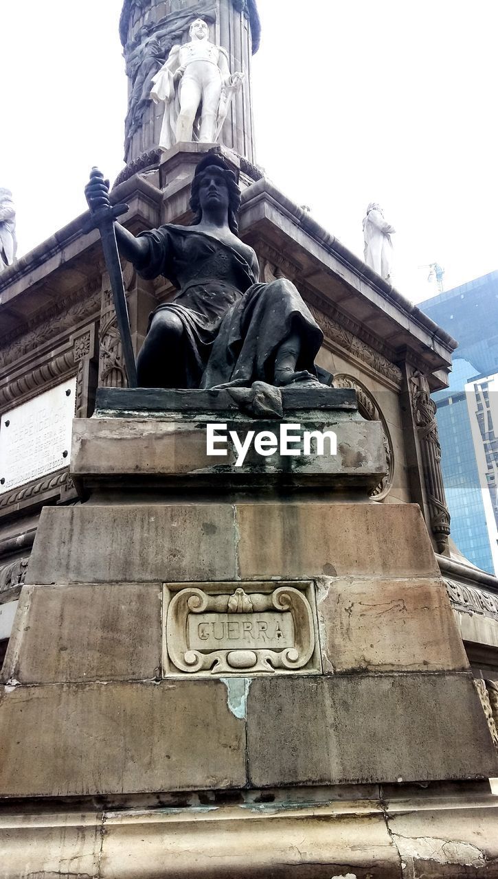 LOW ANGLE VIEW OF STATUE AGAINST SKY